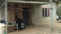 Lampu Tempel Masih Jadi Andalan Sebagian Warga Karawang, Kok Bisa?
