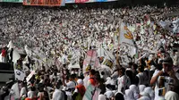 inggu (16/03/14), ratusan ribu kader dan simpatisan PKS memutihkan Stadion GBK Jakarta dalam kampanye perdana (Liputan6.com/Helmi Fithriansyah)
