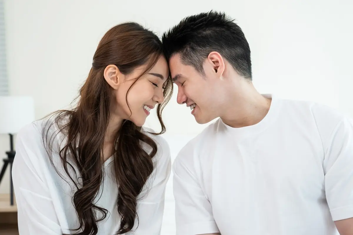 couple bahagia romantis