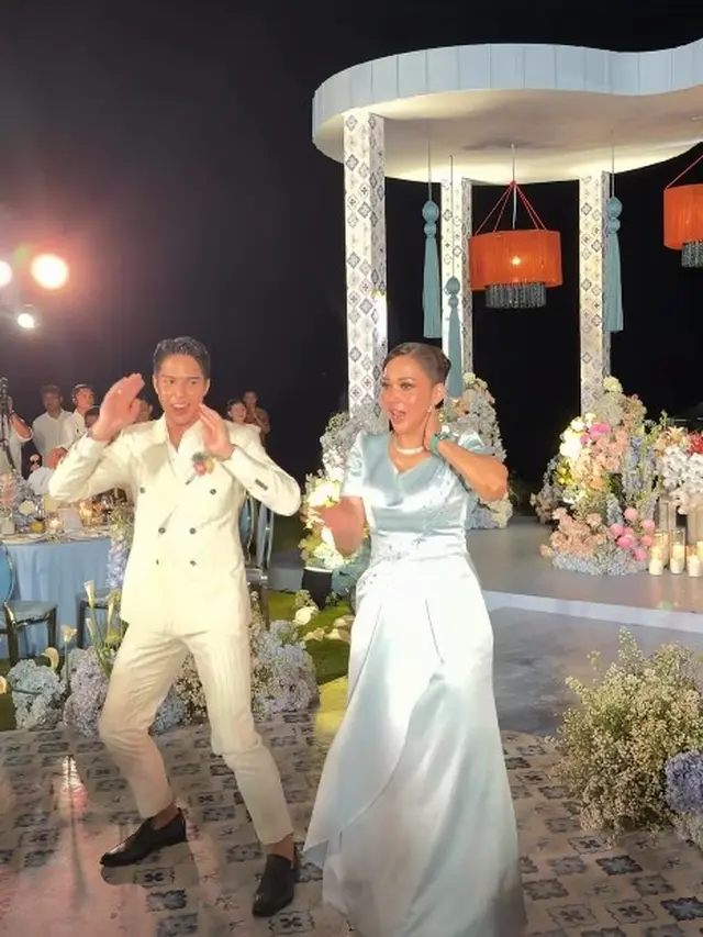 Maia Estianty saat Resepsi Kedua El Rumi-Syifa Hadju di Bali (Foto: Instagram @maiaestiantyreal)