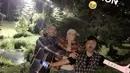 Seperti yang dilansir oleh Aceshowbiz(19/7/16), Justin Bieber dan kedua temannya ini tengah berburu Pokemon yang bermula dari Central Park, New York, lalu pindah ke tempat lain. (Instagram/Bintang.com)