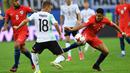 Gelandang Jerman, Joshua Kimmich, berebut bola dengan striker Cile, Alexis Sanchez pada laga final Piala Konfederasi 2017 di Stadion Saint Petersburg, Rusia, Minggu (3/7/2017). Jerman menang 1-0 atas Cile. (EPA/Gerorgi Licovski)