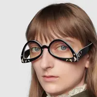 Kacamata terbalik Gucci. (dok. Screenshoot Gucci.com)