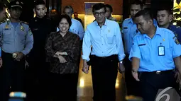 Menteri Hukum dan HAM Yosana Laoly saat bersiap memberikan keterangan pers setelah menerima laporan dari dua ketua umum Partai Golkar, Jakarta, Senin (8/12/2014). (Liputan6.com/Johan Tallo)