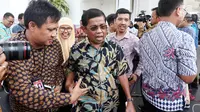 Mensos Idrus Marham bergegas usai menjawab pertanyaan wartawan terkait pengunduran dirinya di Istana, Jakarta, Jumat (24/8). KPK menetapkan Idrus Marham sebagai tersangka terkait dugaan kasus dugaan suap proyek pembangunan PLTU Riau-1. (Liputan6/Pool/Gar)