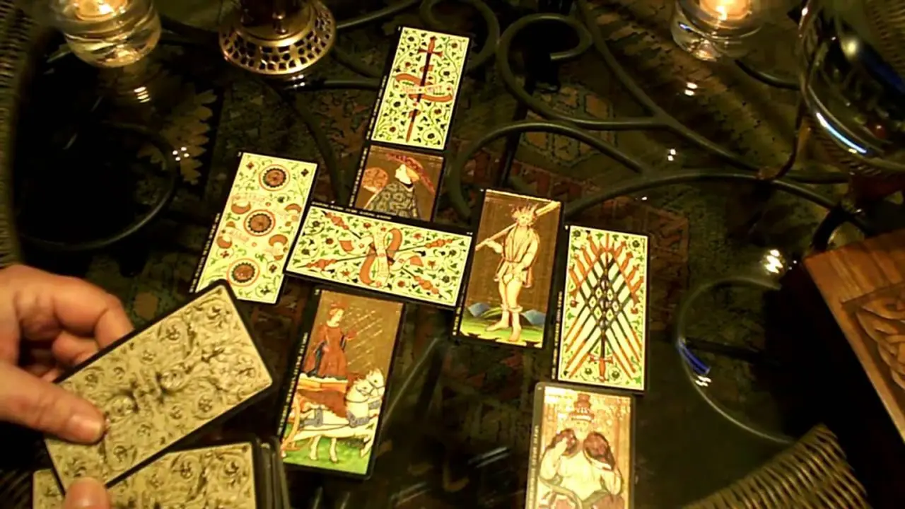 [Bintang] Tarot Hari Ini: Knights of Pentacles, High Priestess, Emperor