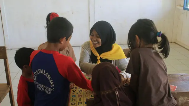 Mimpi Sederhana nan Mengharukan Bocah-Bocah Sokola Kaki Langit