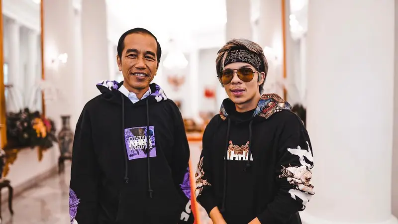 Penampilan Jokowi Pakai Hoodie dari Brand Fashion Milik Atta Halilintar