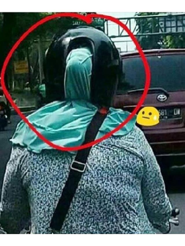 Tingkah Kocak Emak-Emak Saat di Jalan, Bikin Tepok Jidat