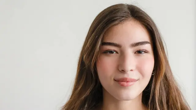 Ini Makeup Cepat Saat Terburu-buru agar Tetap Segar dengan Hanya Satu Produk Lip and Cheek Tint