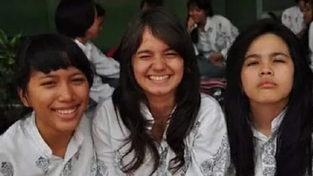 Foto Lawas 7 Seleb Cewek Saat Pakai Seragam Identitas Sekolah, Curi Perhatian