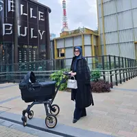 Syahrini ajak buah hatinya jalan-alan di Jepang di momen perdana Baby R mudik. (sumber: Instagram/princessyahrini)