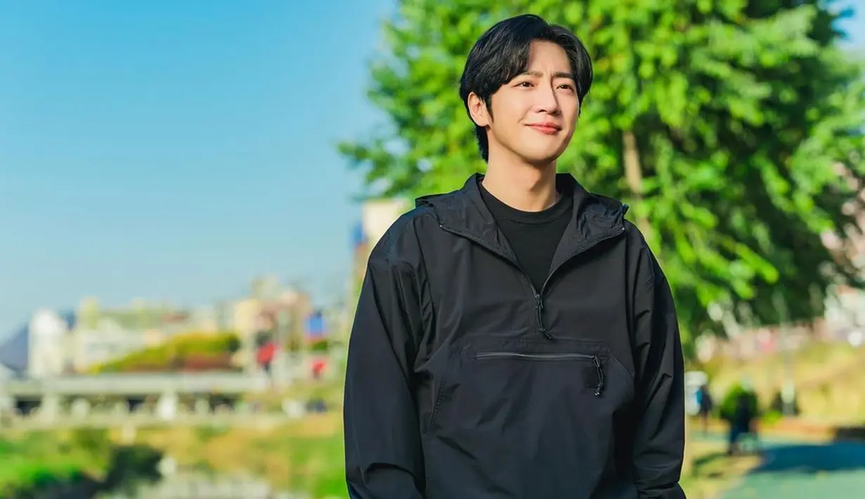 Kabar mengenai rencana pernikahan Lee Sang Yeob dan kekasih ini diungkap oleh Media Korea Selatan, Sport Seoul pada Senin (25/9/2023). Sang Yeob pun diketahui akan menikah dengan kekasih non selebriti pada Maret 2024 mendatang. (Liputan6.com/IG/@sangyeob)