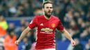 4. Juan Mata (Manchester United) – Tidak masuk skuad utama Chelsea asuhan Jose Mourinho membuat pemain bernomor punggung delapan ini memilih pindah ke Old Trafford. Setan Merah menebusnya dengan harga 37,1 juta pound sterling. (EPA/Tim Keeton)