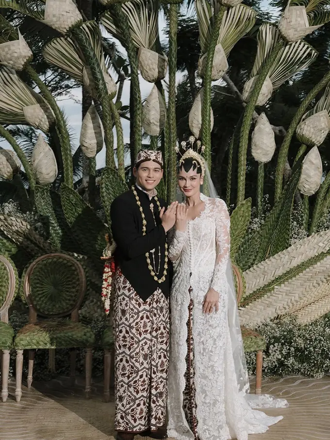 Kebaya pilihan Luna Maya di hari pernikahan