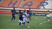 Duel PSKC Cimahi vs PSPS Pekanbaru pada lanjutan Pegadaian Liga 2 di Stadion Si Jalak Harupat, Soreang, Kabupaten Bandung. (Bola.com/Erwin Snaz)