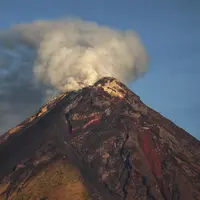 Data korban saat ini adalah 34 orang meninggal dunia, 22 orang dinyatakan hilang, dan 22 orang mengalami luka berat.(Ilustrasi gunung erupsi. Foto: Pexels/Erickson Balderama)