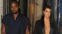 Pascamomen Penyerangan, Kim Kardashian Kembali Pamerkan Buah Dada