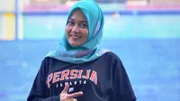 Suporter perempuan Arema, Yulea H. Firdian di Stadion Kanjuruhan. (Bola.com/dok Pribadi)