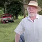 Colin Trevorrow, sutradara Jurassic World mengunggah foto patung berbentuk Richard Attenborough.