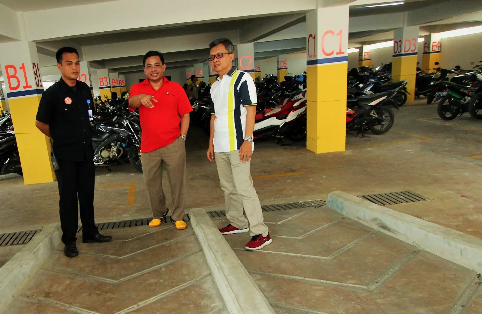 Keamanan parkir semi basement di Sentra Timur Residence. (Foto: Istimewa)