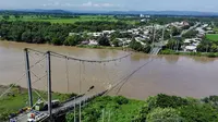 Jembatan gantung runtuh Ekuador. (AFP)