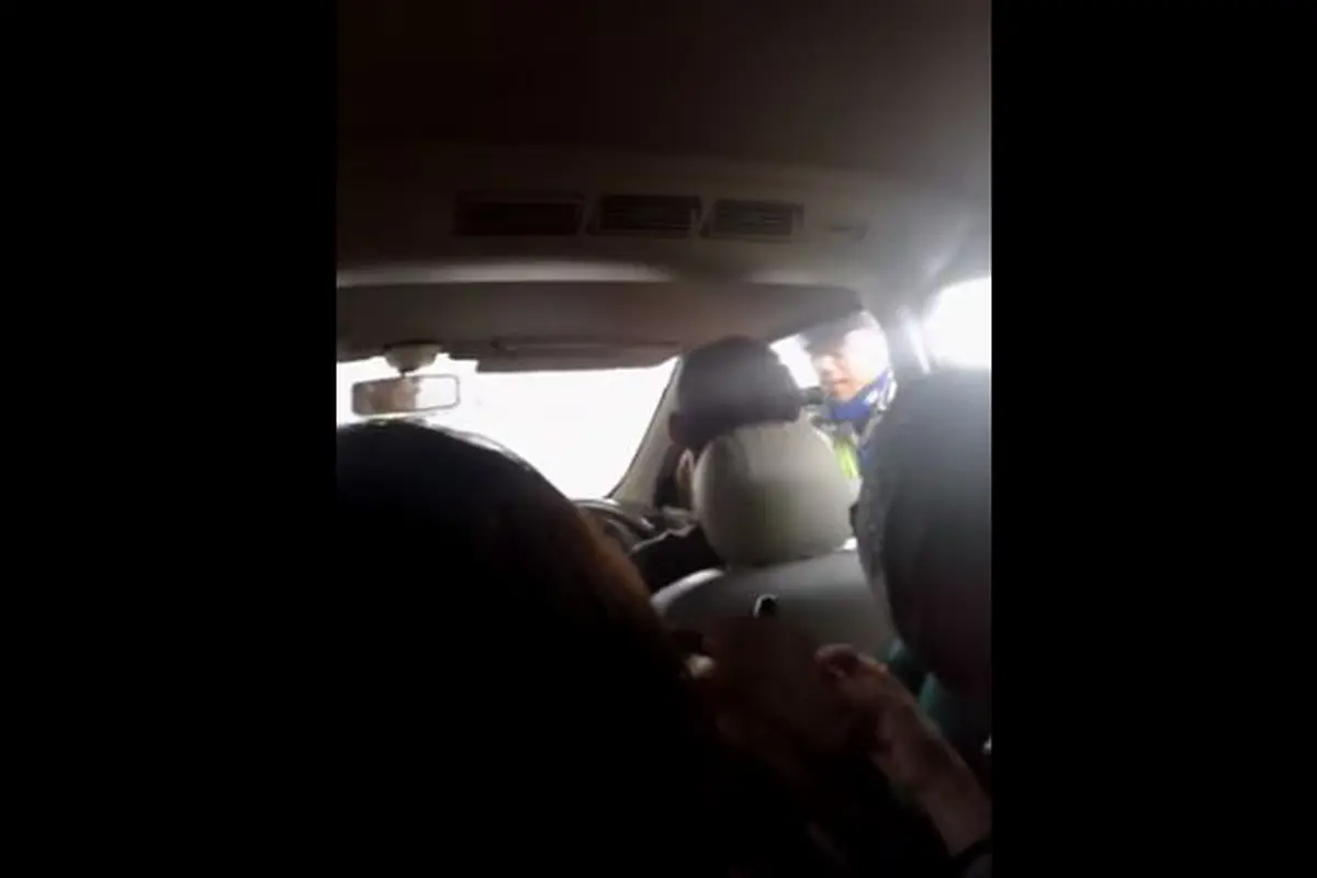 Tahu Kalau Direkam Saat Ngajak Damai, Polisi Ini Ngambek