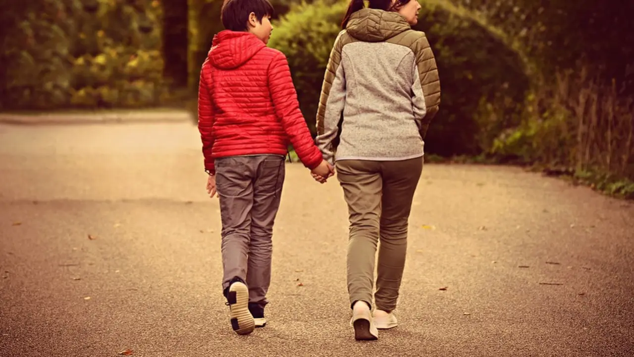 Ibu angkat dan anak pra remaja. (Foto: Pixabay)
