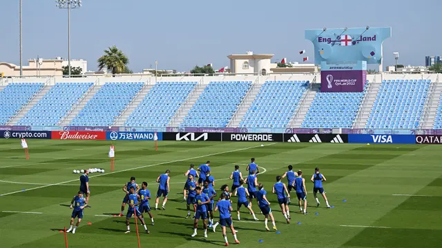 Foto: Timnas Inggris Latihan Pakai Baju Ketiak dan Banyak Minum Air Es saat Latihan Jelang Piala Dunia 2022