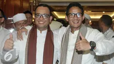Anies Rasyid Baswedan dan Sandiaga Salahuddin Uno saat berada di kediaman orang tua Ketua Umum Gerindra, Prabowo Subianto, Jakarta, Jumat (23/9).  (Liputan6.com/Yoppy Renato)