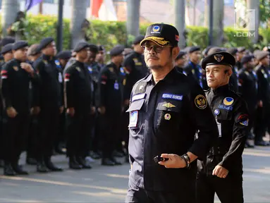 Ketua DPP Partai NasDem Bidang Otda Syahrul Yasin Limpo memimpin upacara peringatan Hari Kesaktian Pancasila di DPP Partai NasDem, Jakarta, Senin (1/10). Upacara ini bertujuan mengenang jasa pahlawan revolusi. (Liputan6.com/Herman Zakharia)
