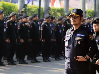 Ketua DPP Partai NasDem Bidang Otda Syahrul Yasin Limpo memimpin upacara peringatan Hari Kesaktian Pancasila di DPP Partai NasDem, Jakarta, Senin (1/10). Upacara ini bertujuan mengenang jasa pahlawan revolusi. (Liputan6.com/Herman Zakharia)