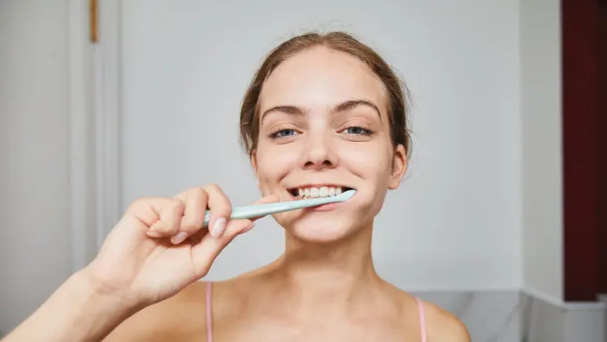 Cara Memutihkan Gigi Kuning dengan Garam dan Jeruk Nipis, Bahan Alami yang Mudah Ditemukan