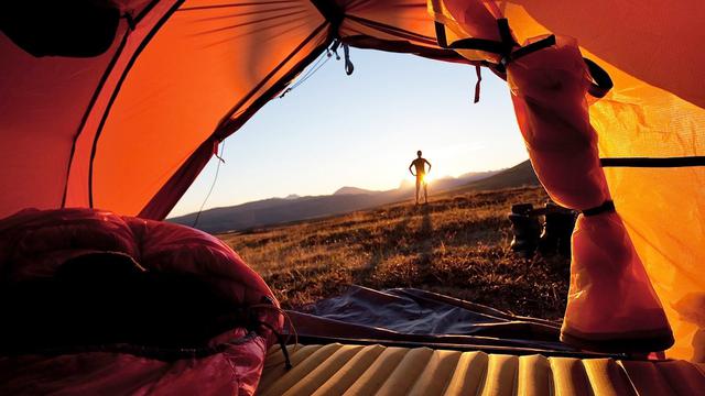 Ingin Tidur Dengan Nyenyak Saat Camping Intip 5 Tips Berikut Ini