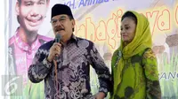 Mantan Ketua KPK Antasari Azhar didampingi sang istri Ida Laksmiwati saat acara pengajian di Lapas Klas I Tangerang, Selasa (8/11). Jelang bebasnya 10 november lapas Tangerang klas I membuat pengajian dan berbagai lomba. (Liputan6.com/Helmi Afandi)