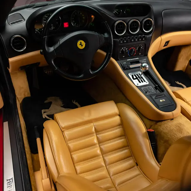Kabin Mewah Khas Ferrari dengan Jok Pengemudi Khusus Michael Jordan
