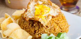 Resep Nasi Goreng Teri Medan Gurrih Pedas./Copyright depositphotos.com/risnandar2