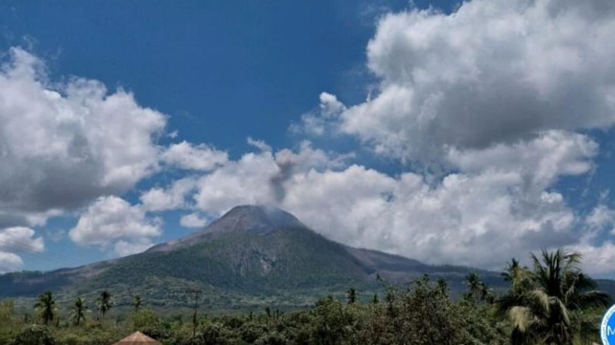 PVMBG: Gunung Lewotobi Laki-laki Erupsi Tiga Kali pada Selasa 23 September 2025