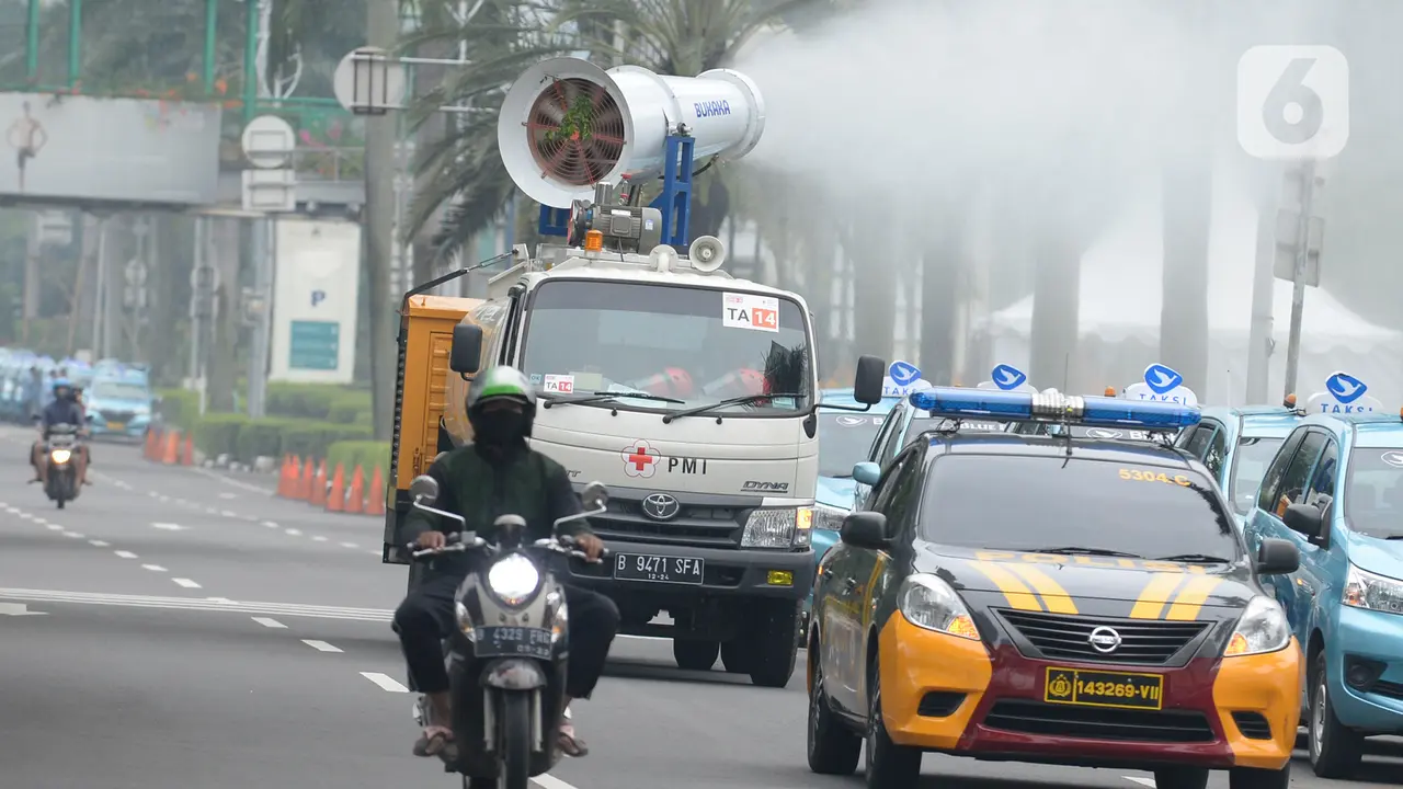 Penyemprotan Disinfektan Menggunakan Mobil Gunner