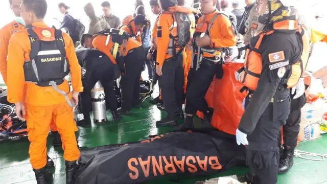 Ini Foto Hasil Temuan Tim Sar Saat Mencari Korban Lion Air JT610