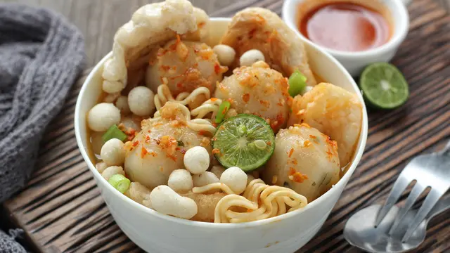 10 Penyebab Bibir Kering dan Pecah-Pecah yang Jarang Disadari Beserta Cara Mudah untuk Mengatasinya