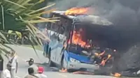 Bus jurusan NTT-Timor Leste terbakar. (Foto: Liputan6.com/Ola Keda)