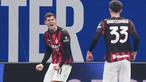 Pemain AC Milan, Christian Pulisic, melakukan selebrasi setelah mencetak gol ke gawang Inter Milan pada laga Italia di Stadion Giuseppe Meazza, Senin (2411/2025). (AP Photo/Antonio Calanni)