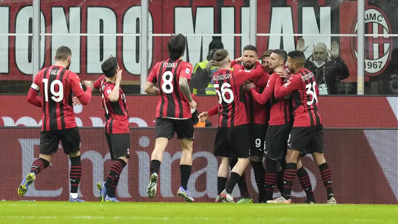 Foto: Diwarnai 2 Kartu Merah, AC Milan Bungkam AS Roma dan Tempel Ketat Inter Milan di Klasemen Liga Italia