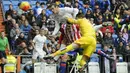 Proses terjadinya gol sundulan gelandang Real Madrid, Gareth Bale ke gawang Sporting Gijon. Ini merupakan gol pembuka Los Blancos. (AFP/Pedro Armestre)