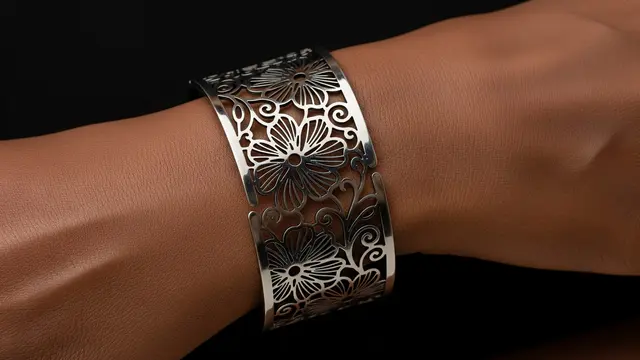 Cuff Motif Flora Laser-Cut