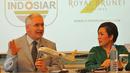 Chairman of Royal Brunei Airlines, Mr. Dermot Mannion (kiri) memberikan keterangan pers terkait kedatangannya ke Indosiar, Jakarta, Senin (16/11/2015). Royal Brunei Airlines akan menjadi sponsor program D'Academy Asia. (Liputan6.com/Faisal R Syam)