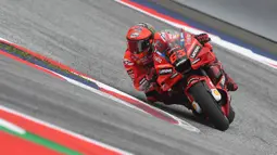 Bagnaia menjadi yang tercepat setelah melahap 28 lap dengan catatan waktu 42 menit 14,886 detik. (AFP/Vladimir Simicek)