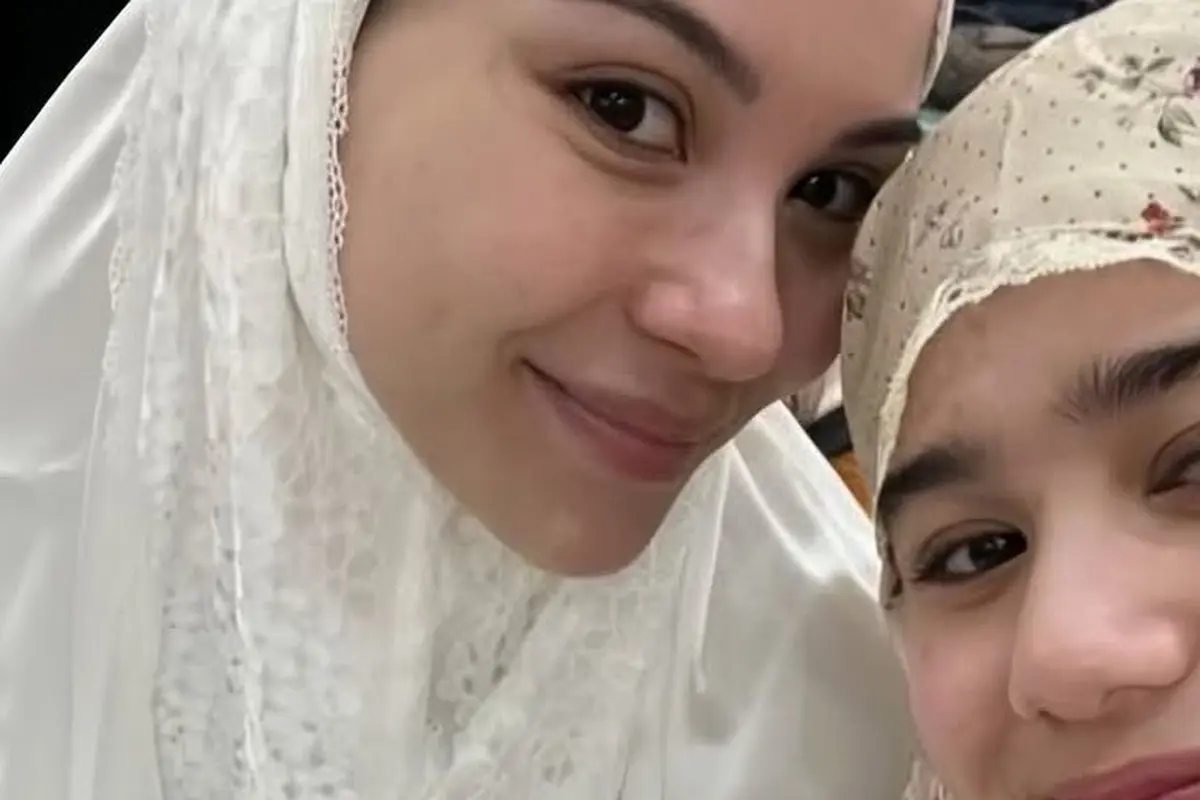 Wajah Natural Para Artis saat Itikaf di Masjid di Akhir Ramadan