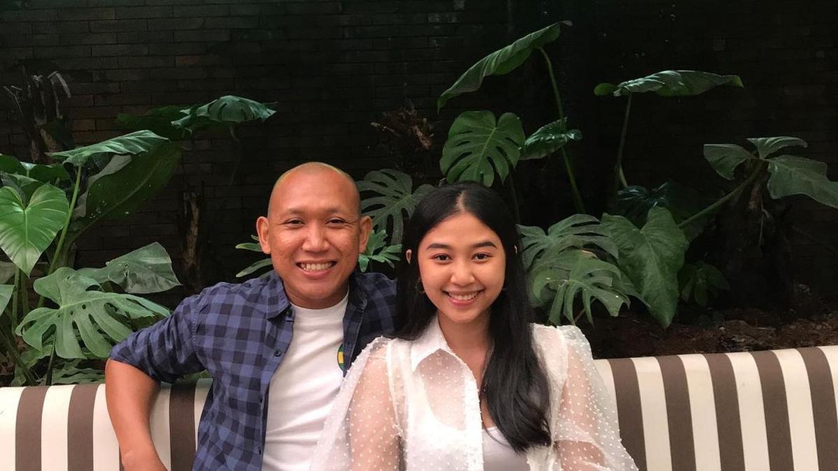Komika Oki Rengga Berpose Bersama Istri, Penuh Cinta dan Selalu Mesra